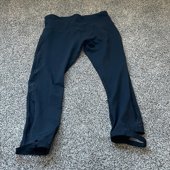 Lorna Jane Black Capris - Picture 1 of 3